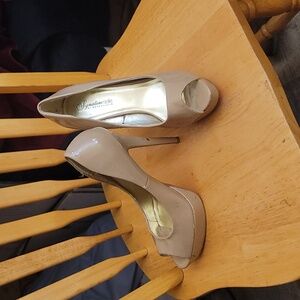 Used Signature Sole by Shoedazzle Tan Stilettos s9